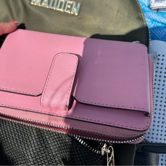 Michael Kors wristlet - Picture 3 of 3